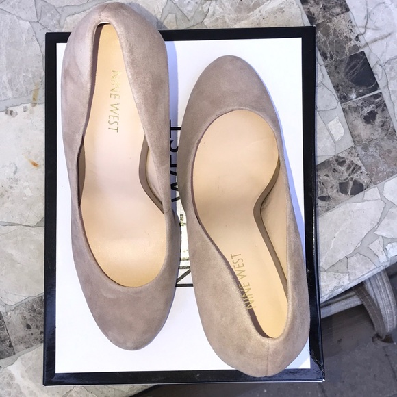 NIB beige suede heels”price firm” - Picture 2 of 8